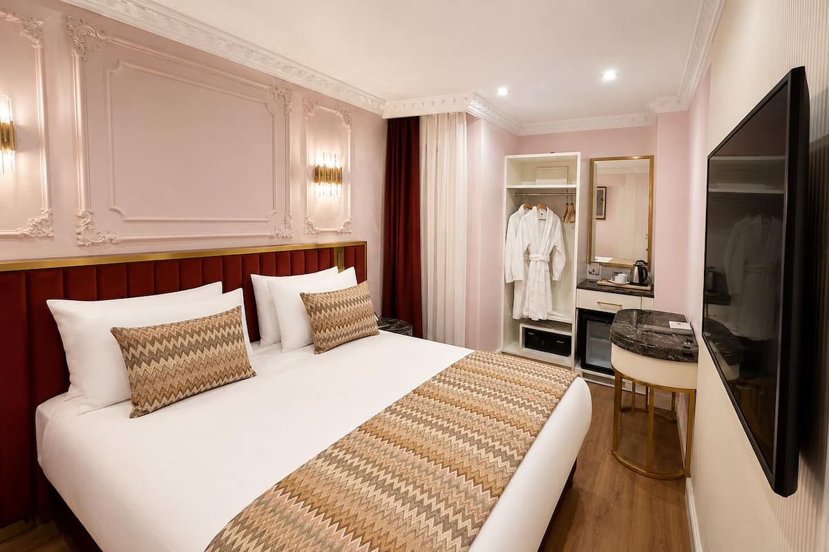 Economy Room, No Windows | Premium bedding, minibar, in-room safe, desk