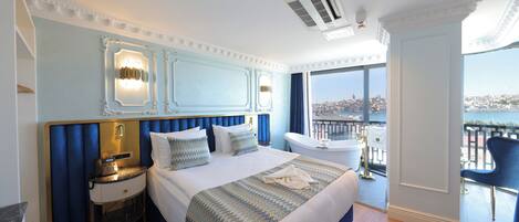 Presidential Room, Bathtub, Sea View