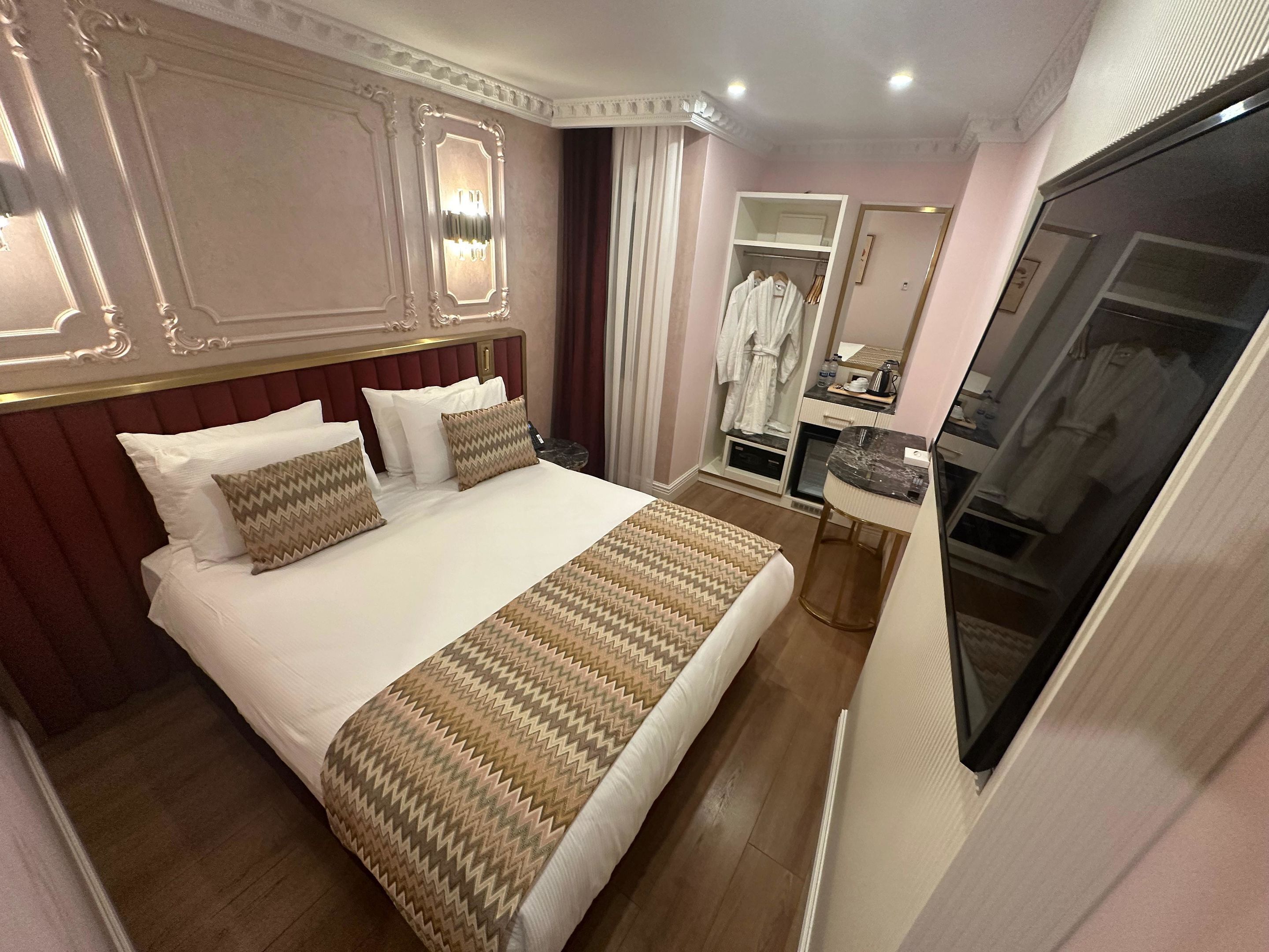 Economy Room, No Windows | Premium bedding, minibar, in-room safe, desk