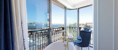 Presidential Room, Bathtub, Sea View | Pemandangan pantai/laut