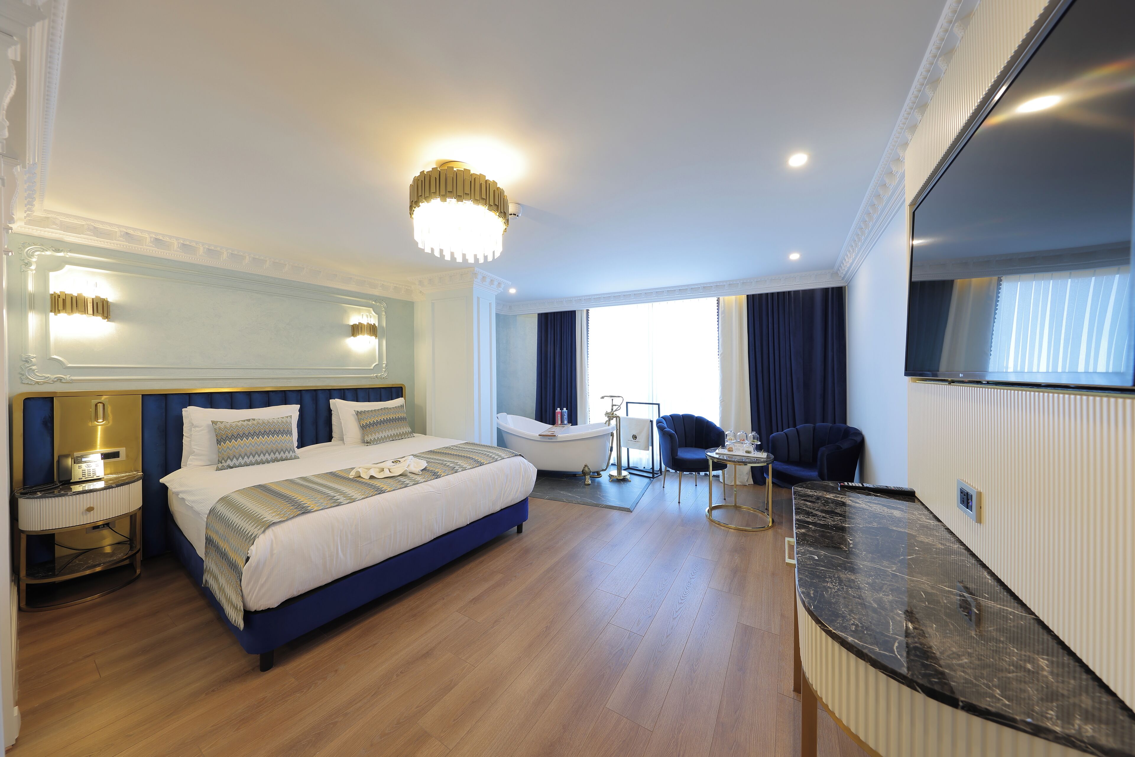 Executive Room, Bathtub, Sea View | Premium bedding, minibar, in-room safe, desk