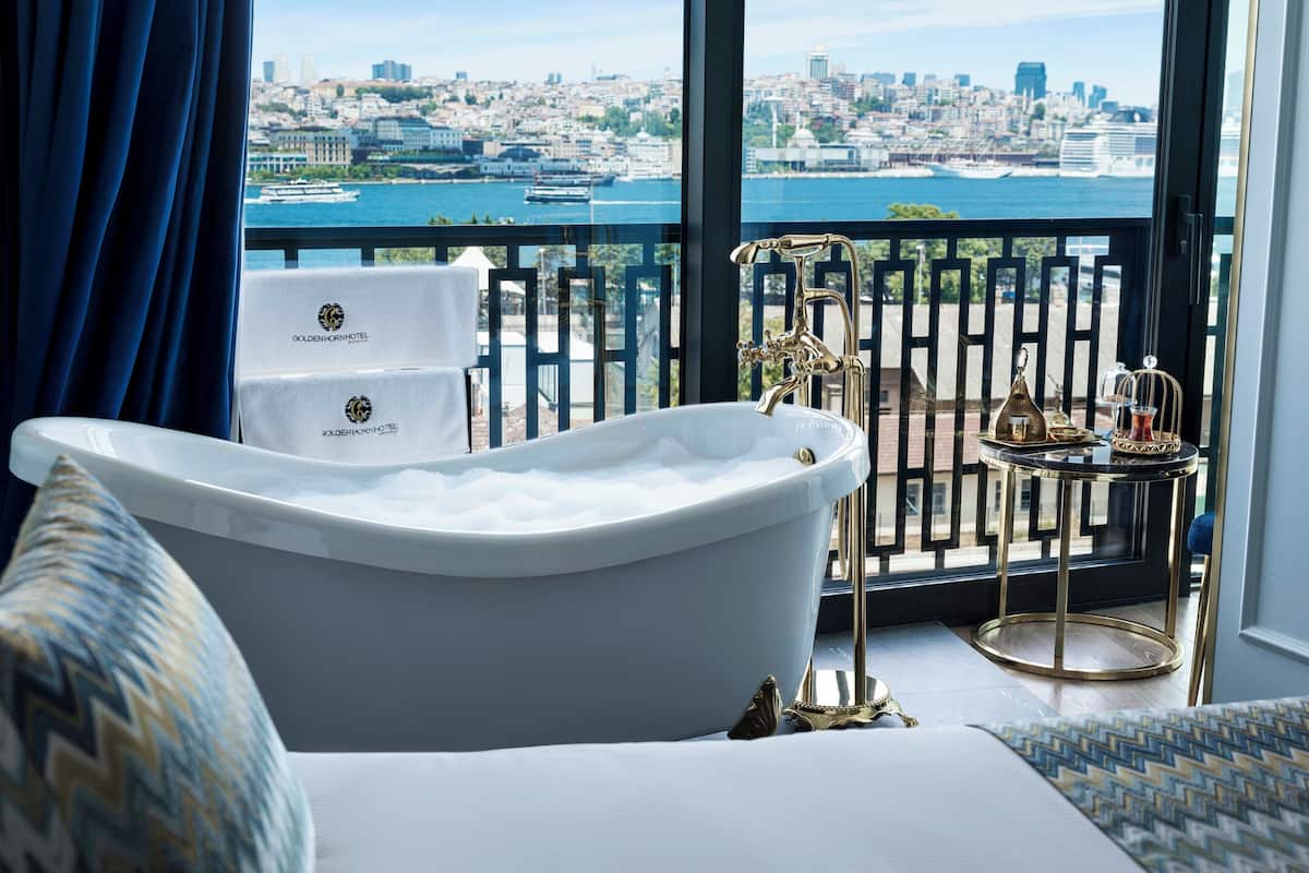 Presidential Room, Bathtub, Sea View | Premium bedding, minibar, in-room safe, desk