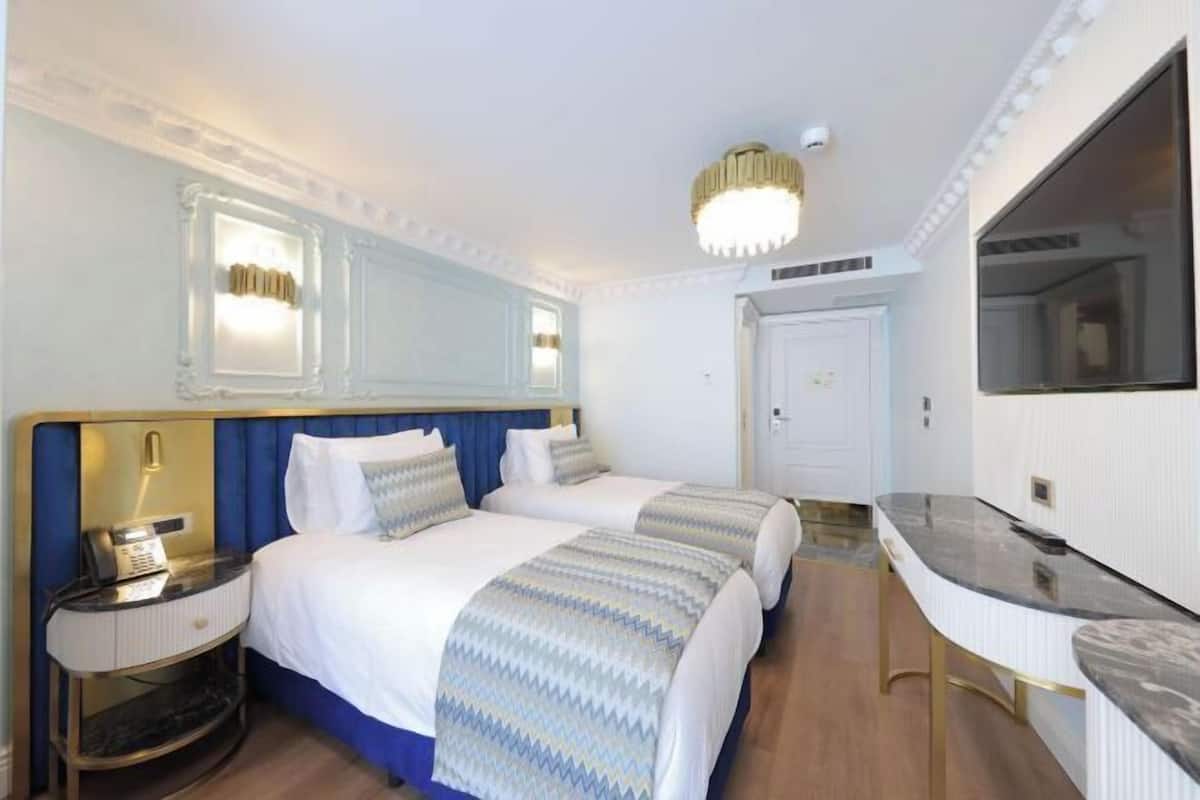 Hochwertige Bettwaren, Minibar, Zimmersafe, Schreibtisch