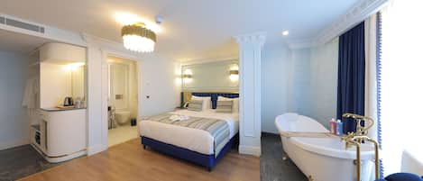 Executive Room, Bathtub, Sea View | Private spa tub