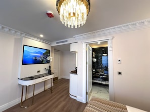 Premium bedding, minibar, in-room safe, desk - Golden Horn Bosphorus Hotel  (Istanbul)