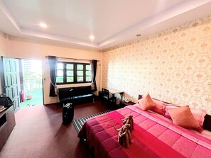 Regadera, secadora de cabello, toallas, jabón 