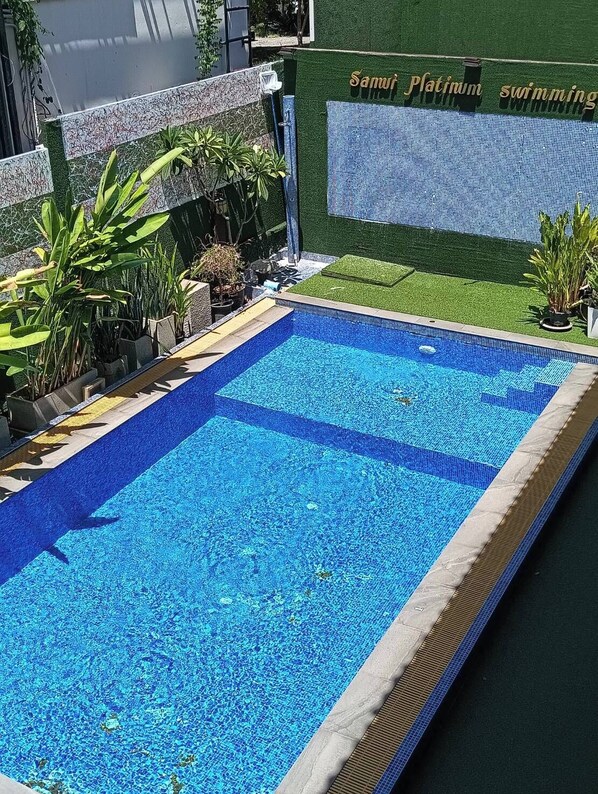 Habitación superior con 1 cama matrimonial o 2 individuales | Espacio para trabajar con laptop 