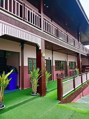 Deluxe Double Studio | Terrace/patio