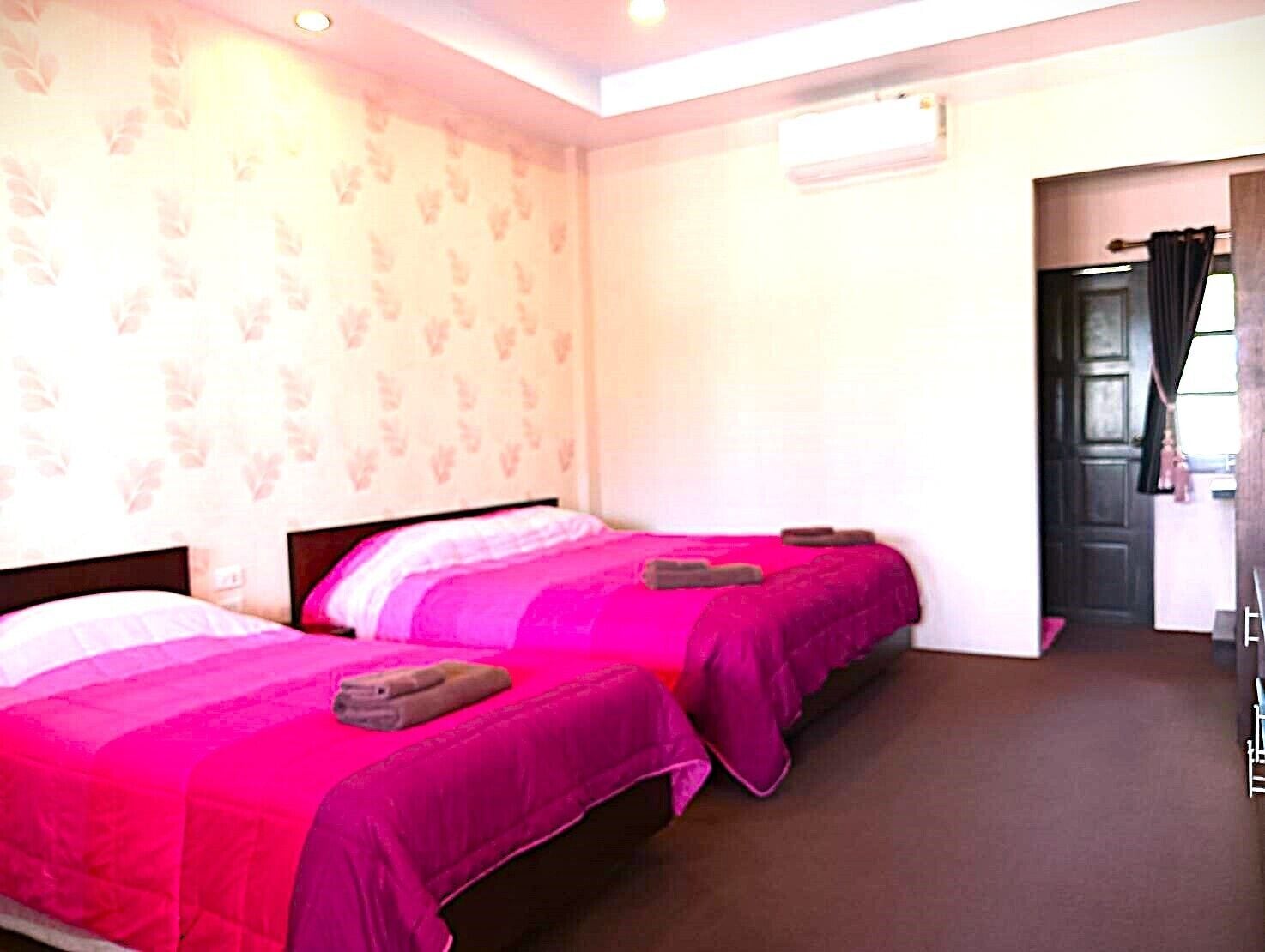 Kahden hengen superior-huone (yksi tai kaksi sänkyä) | Kannettavalle tietokoneelle sopiva työtila