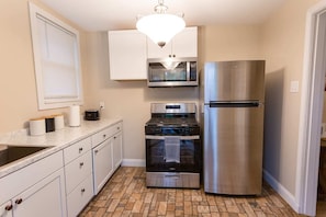 Fridge, microwave, oven, stovetop - Rolston House - 1 Bed House near Xavier & Downtown (Norwood)