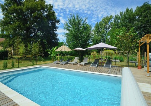 Walking distance to Excideuil (restaurants, bakeries, shops & excellent weekly market)