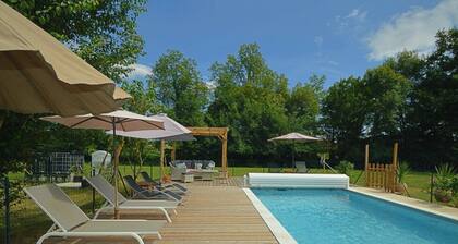 Historic Holiday Villa with pool, walking distance to the restaurants and shops of Excideuil