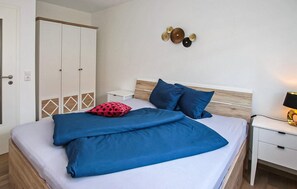 2 bedrooms, travel cot, free WiFi, bed sheets - Cozy apartment in Malchow with WiFi (Malchow)