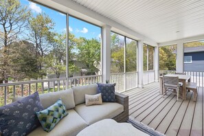 Smart TV, fireplace - 5BR Beauty Near Bethany-Community Pool; Linens (Ocean View)