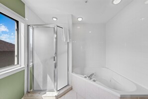 Hair dryer, towels - Ocean and Bay views with a pool (Ocean City)
