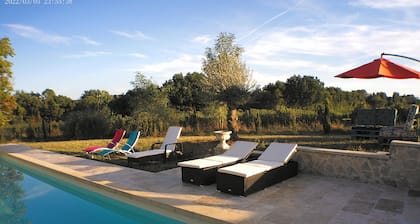 Maison de Campagne Dans les Vignes Avec Piscine, Spa, et Salle de Sport
