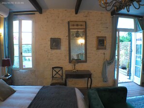 4 habitaciones, tabla de planchar con plancha, wifi y ropa de cama