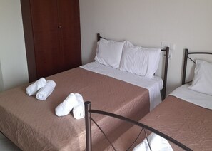 Standard Triple Room, Courtyard View | In-room safe, iron/ironing board, free WiFi - KASTRI HOTEL (Tempi)
