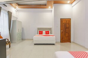 1 bedroom, desk, free WiFi, bed sheets - Hotel O Tebing Vieatnam (Bandar Lampung)