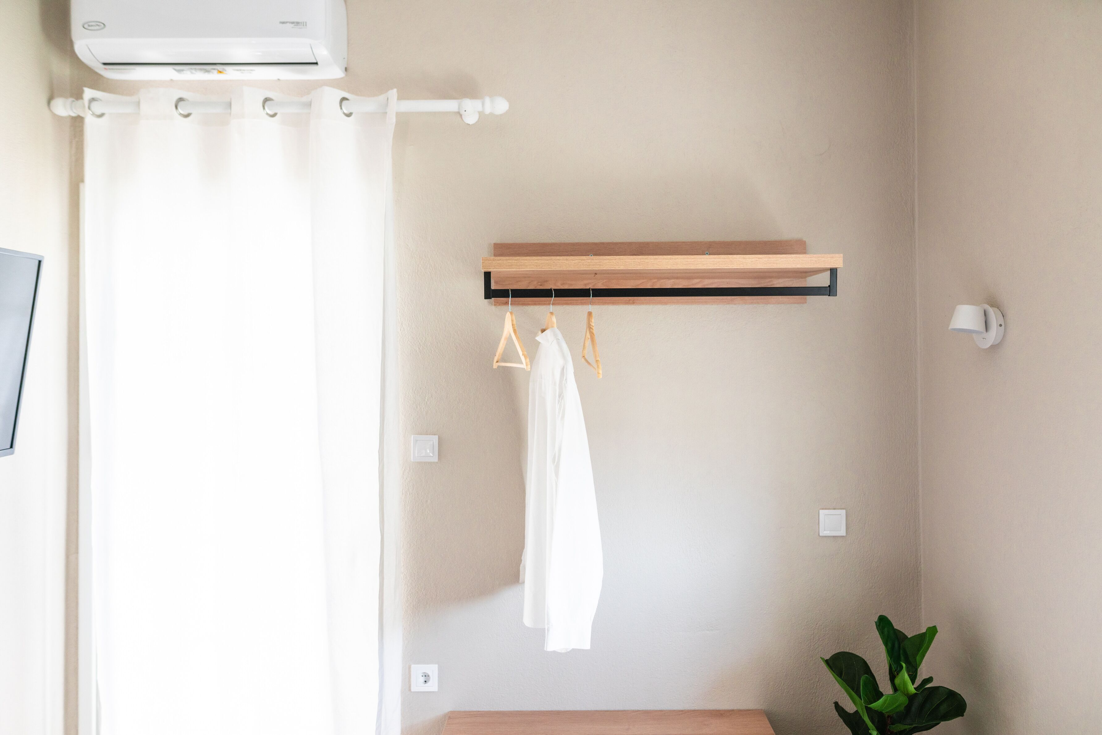 Standard Room, Balcony, Garden View | Hypo-allergenic bedding, individually decorated, individually furnished