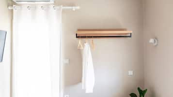 Standard Room, Balcony, Garden View | Hypo-allergenic bedding, individually decorated, individually furnished