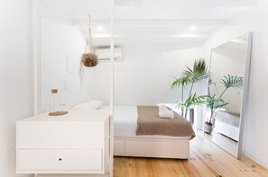 1 bedroom, iron/ironing board, internet, bed sheets