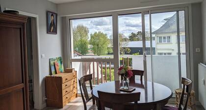 Appart. vacances 2 pers BAYEUX. PrÚs courses et visites . Ménage compris.