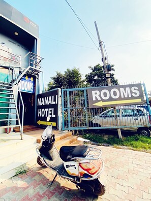 Exterior - Manali Hotel By GRB (New Delhi)