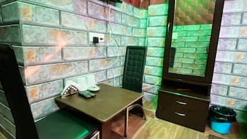 Superior Room | Iron/ironing board, free WiFi, bed sheets