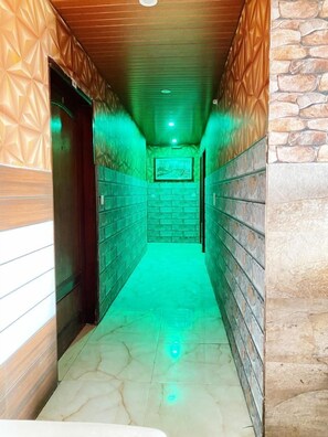 Lobby - Manali Hotel By GRB (New Delhi)