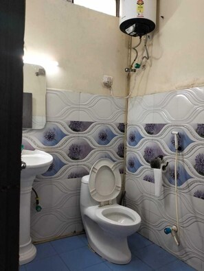 Standard Room | Bathroom - Manali Hotel By GRB (New Delhi)