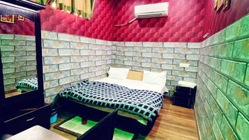 Standard Room | Iron/ironing board, free WiFi, bed sheets