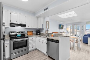 Fridge, microwave, oven, stovetop - Pelicans Landing Unit 409 - Ocean view (Myrtle Beach)