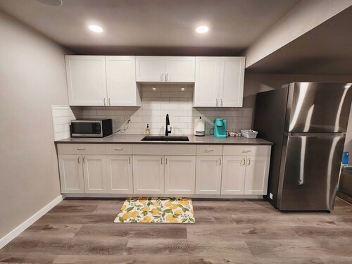 Cozy Getaway: Stylish Oasis with Premium Amenities