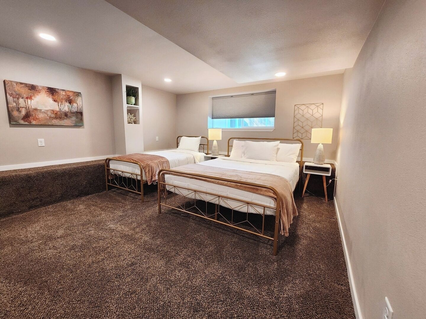 6 quartos, ferros/tábuas de passar roupa, berço de viagem