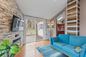 Televisión, chimenea, oficina