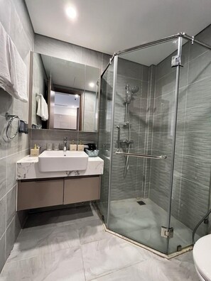 Deluxe Apartment | Bathroom | Separate tub and shower, deep soaking tub, hydromassage showerhead - NVT Housing - Vinhomes Ocean Park Apartment Hanoi (Hanoi)