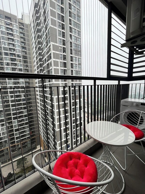 Deluxe Apartment | Balcony - NVT Housing - Vinhomes Ocean Park Apartment Hanoi (Hanoi)