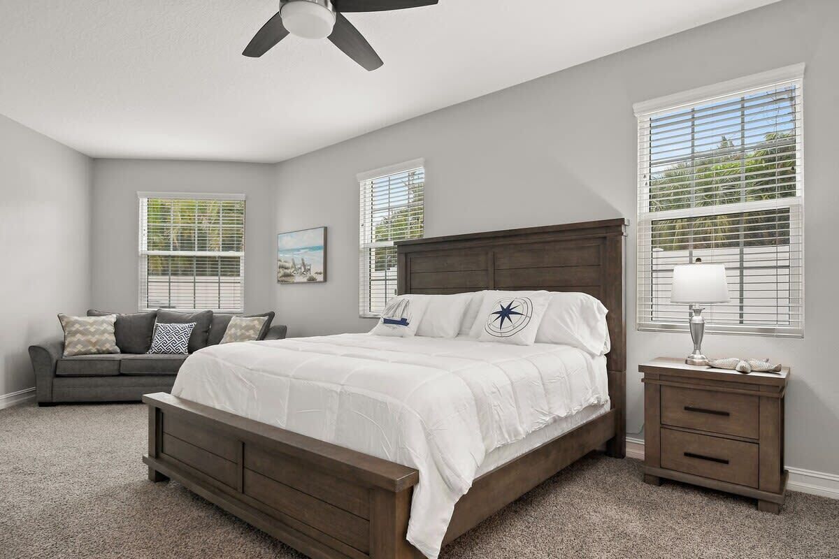 5 bedrooms, iron/ironing board, WiFi, bed sheets