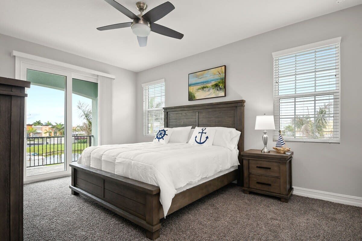 5 bedrooms, desk, iron/ironing board, travel cot