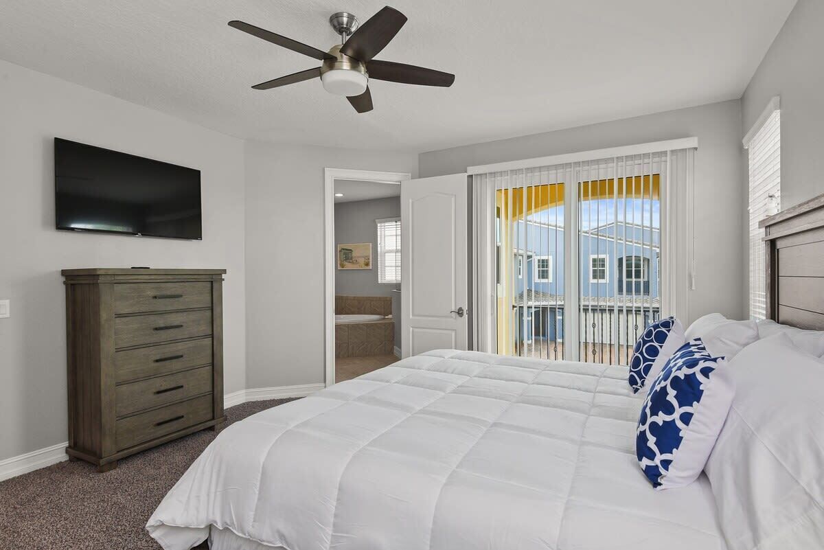 3 bedrooms, desk, iron/ironing board, travel cot