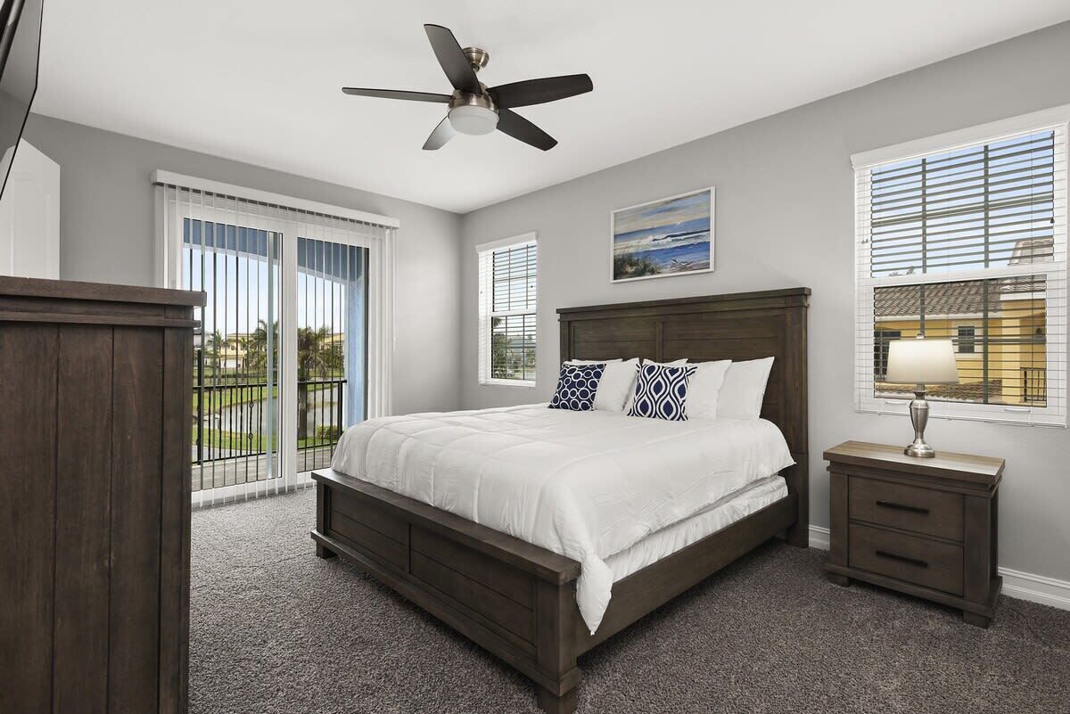 5 bedrooms, desk, iron/ironing board, travel cot