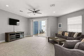 TV, offices - Fortebello Beachside 166 (Indian Harbour Beach)