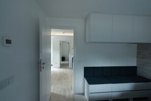 Chalet, 2 Schlafzimmer | Wohnbereich | 80-cm-Smart-TV mit Kabelempfang, Netflix, Fußbodenheizung