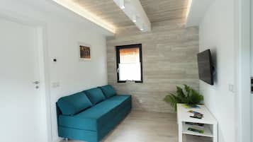 Chalet, 2 Bedrooms | Living room | 80-cm Smart TV with cable channels, Netflix, heated floors