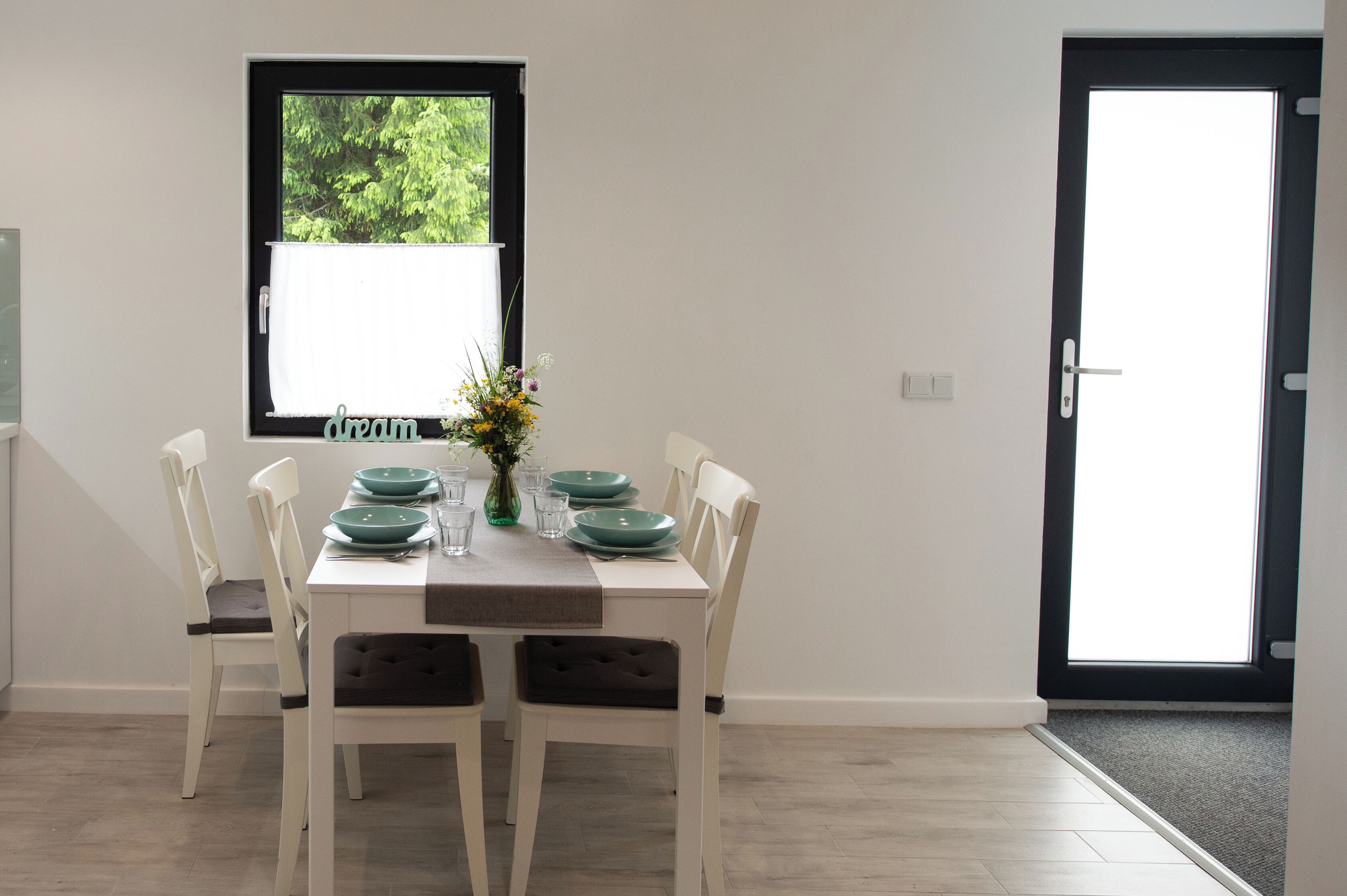 Chalet, 2 Bedrooms | Dining room