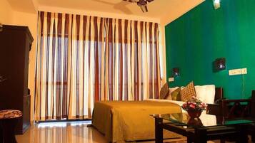 Deluxe Double Room | Desk, free WiFi, bed sheets