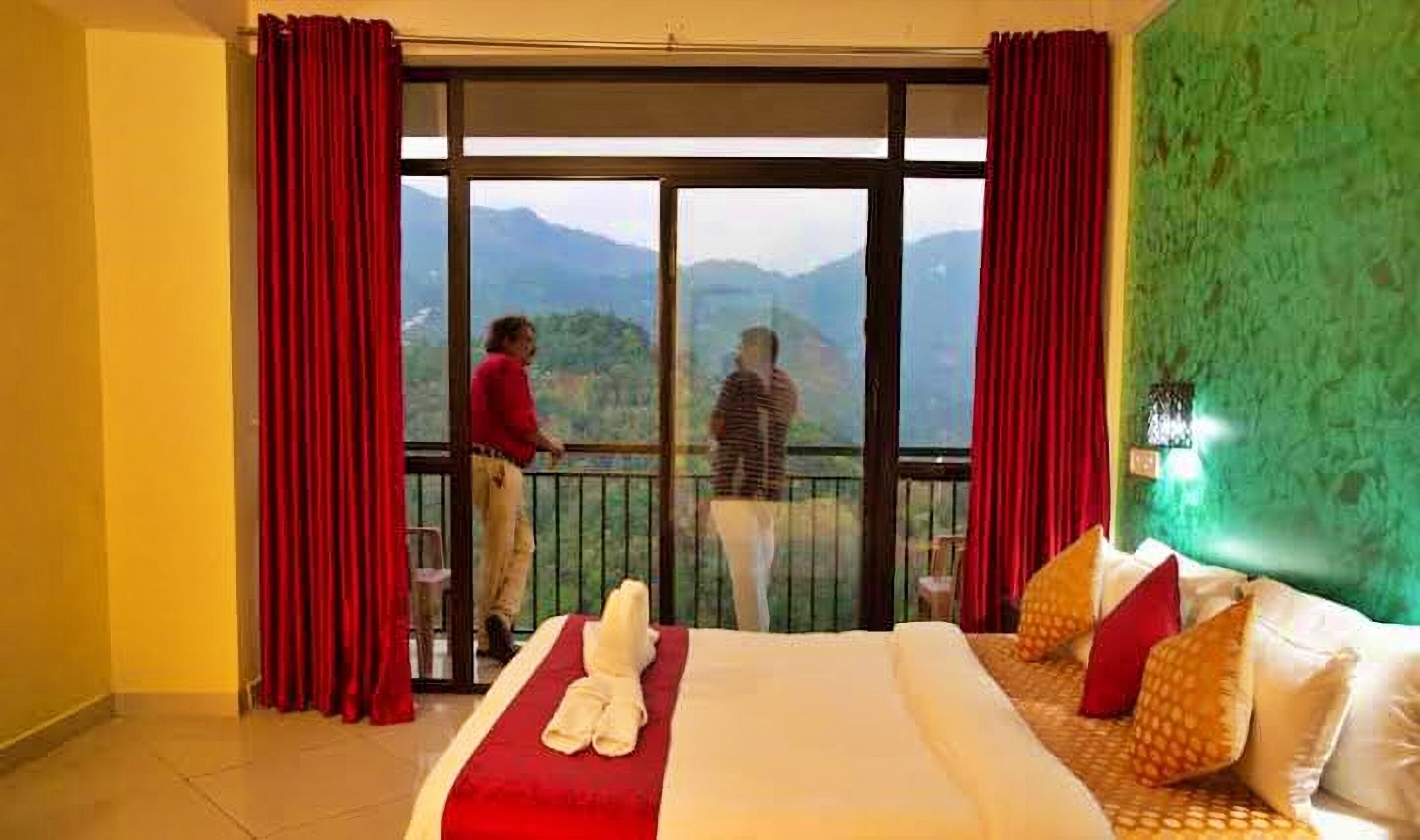 华丽双人房 | 办公桌、免费 WiFi、床单