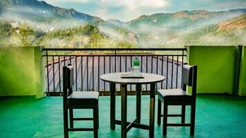 Deluxe Cottage | Terrace/patio