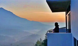 Deluxe Double Room | Balcony view - The View Munnar (Devikolam)